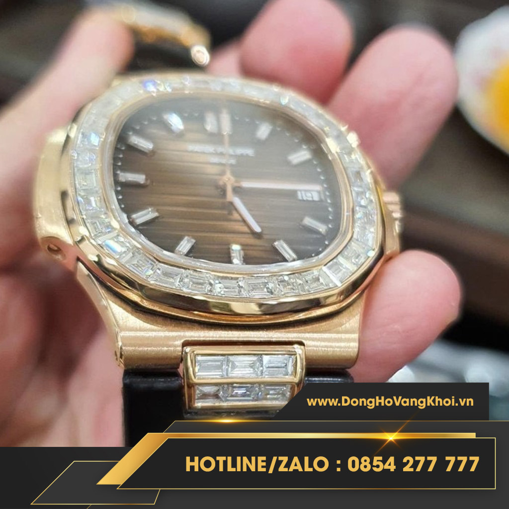 Đồng hồ Patek Philippe nautilus 5711/1R-001 chế tác vàng khối 18k, kim cương thiên nhiên baguette