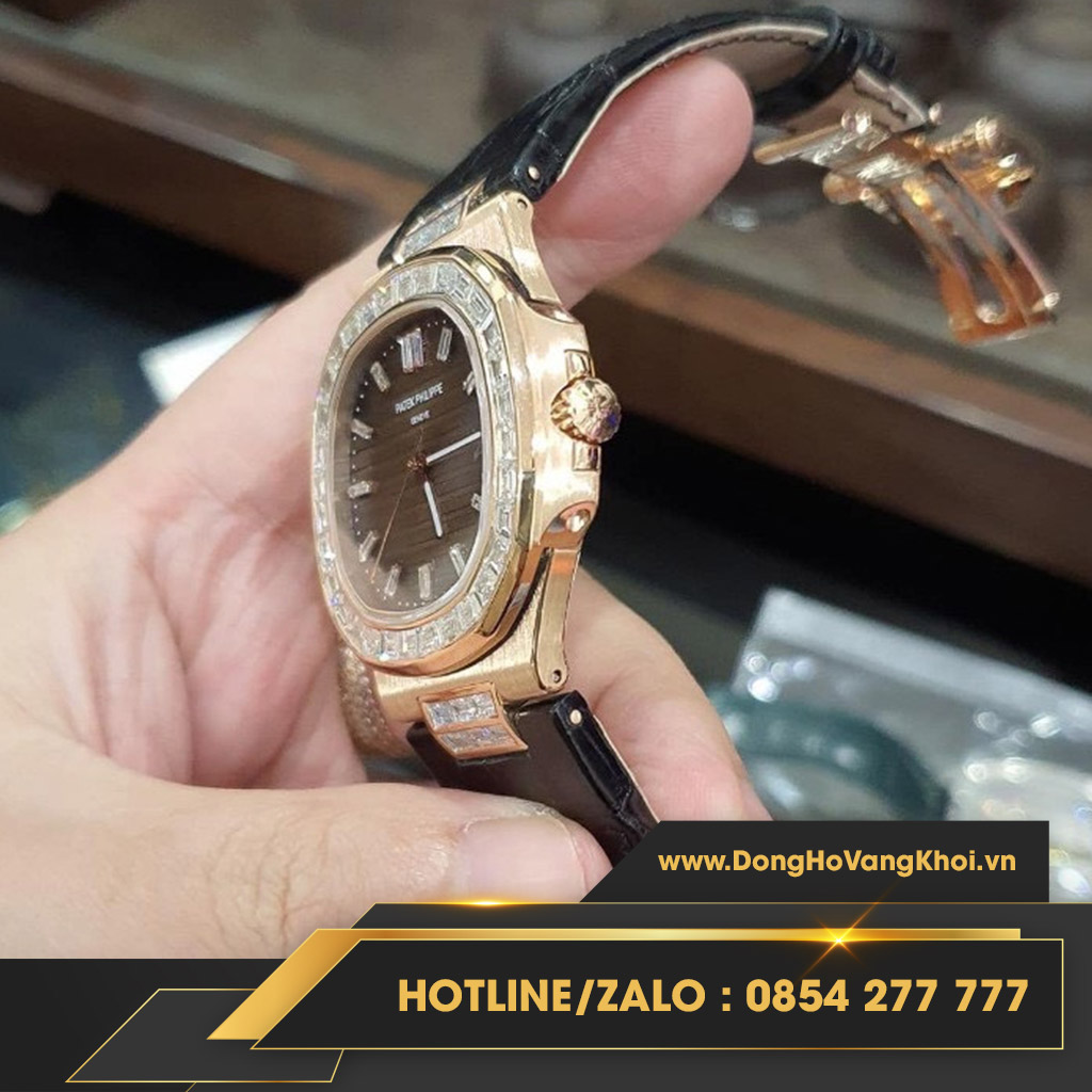 Đồng hồ Patek Philippe nautilus 5711/1R-001 chế tác vàng khối 18k, kim cương thiên nhiên baguette