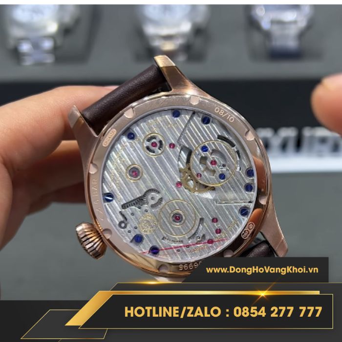 Đồng hồ IWC Tourbillon Green Dial Rose Gold 18K lên dây cót dễ dàng và mạnh mẽ