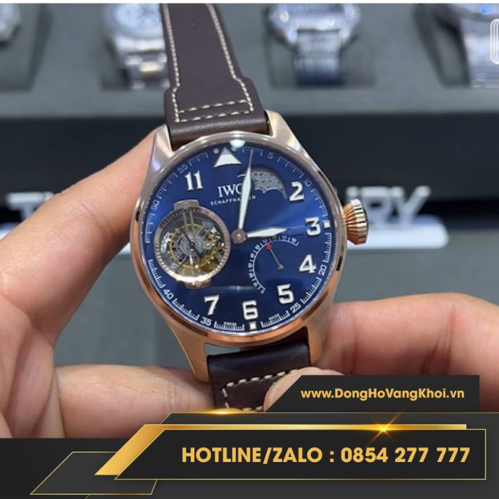 Đồng hồ vàng khối IWC được chế tác cực chuẩn giúp mang lại trải nghiệm tuyệt vời
