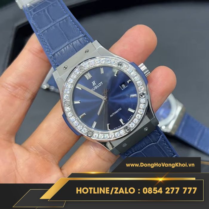 Đường nét chế tác tinh xảo trên mẫu Hublot Classic Fusion niềng Kim Cương