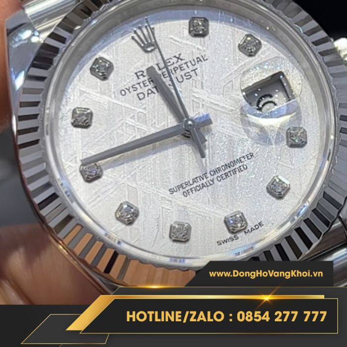 Vân thiên thạch xuất hiện rõ ràng và sắc nét trên mặt đồng hồ Rolex Datejust