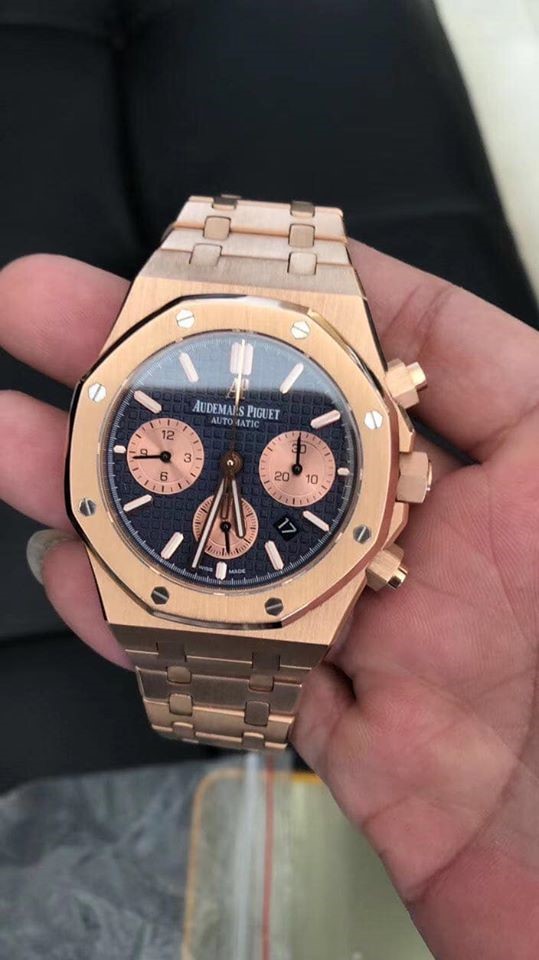 Có nên độ đồng hồ vàng nguyên khối 18k