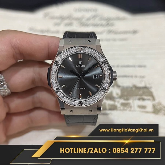 Mặt đồng hồ Hublot Classic Fusion Titanium niềng kim cương nhân tạo replica 1:1