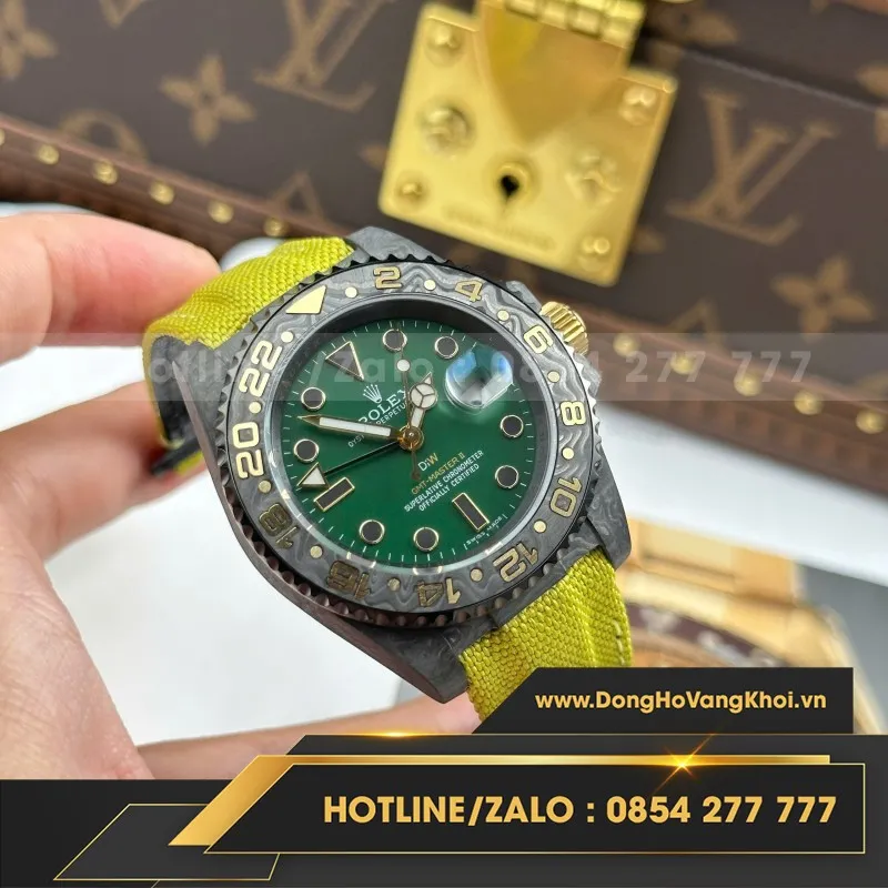 Đồng Hồ Rolex GMT-Master II Diw Replica 11 Vỏ Carbon Mặt Xanh Lá Cây 40mm