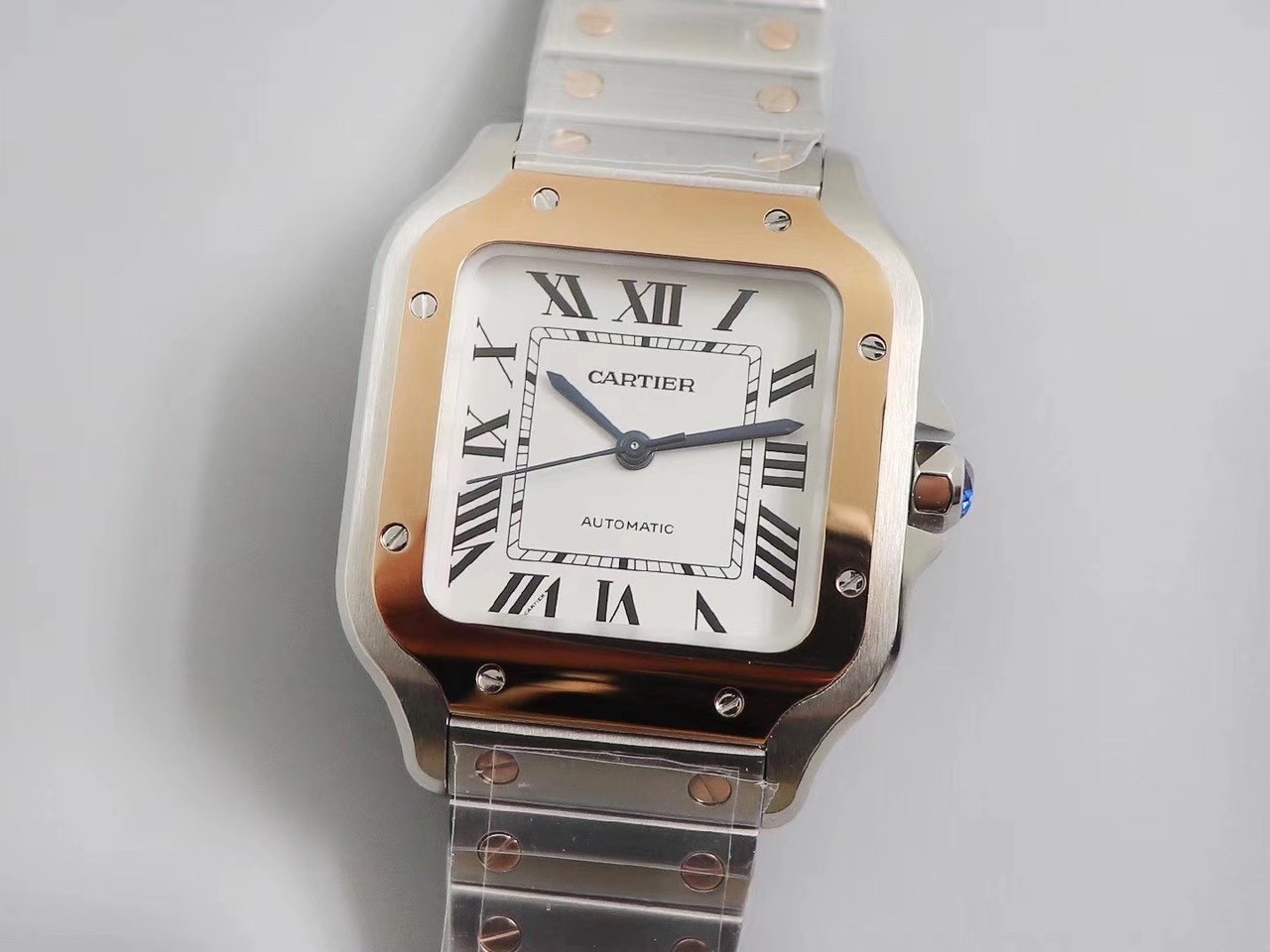 Liệu có nên dùng bàn chải để vệ sinh đồng hồ Cartier geneve fake