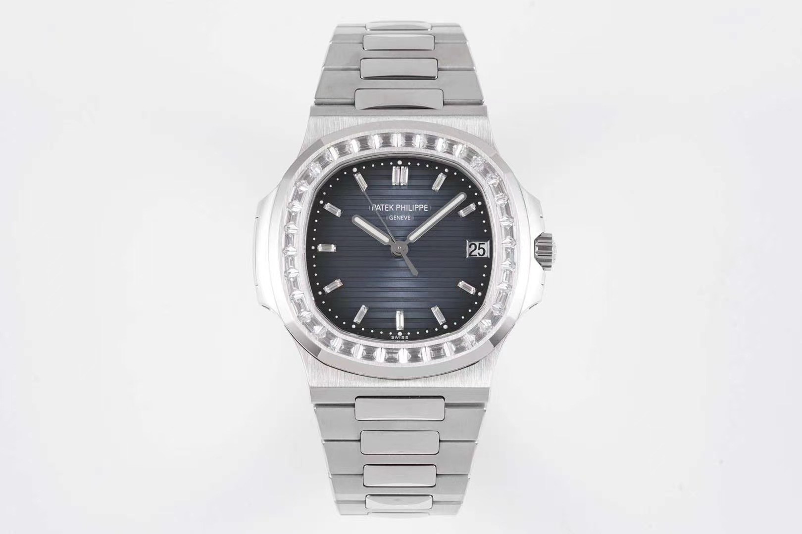Lý do bạn nên mua đồng hồ Patek Philippe geneve fake thay thế đồng hồ chính hãng