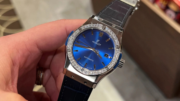 Mua đồng hồ hublot siêu cấp ở đâu uy tín nhất