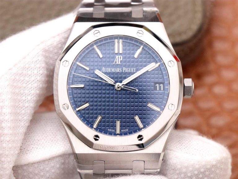 So sánh ZF Replica Audemars Piguet Royal Oak 41mm 15500 với Blue Dial Clone 4302 Movement
