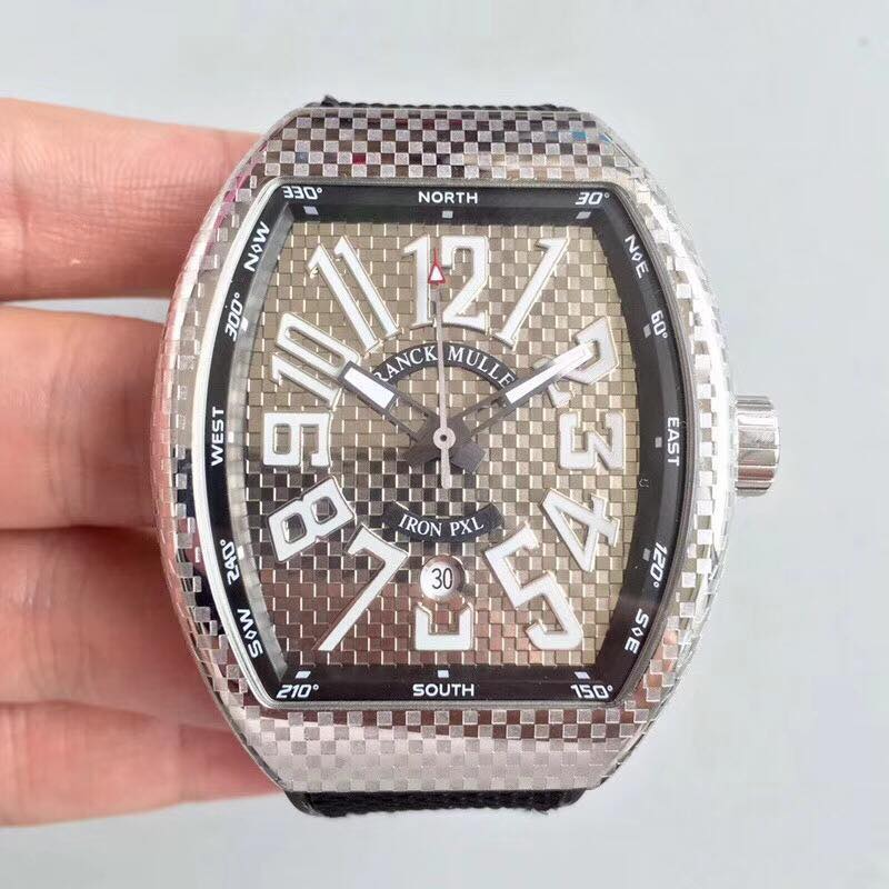 Tại sao chiếc đồng hồ Franck Muller nam fake V45 lại được yêu thích ?