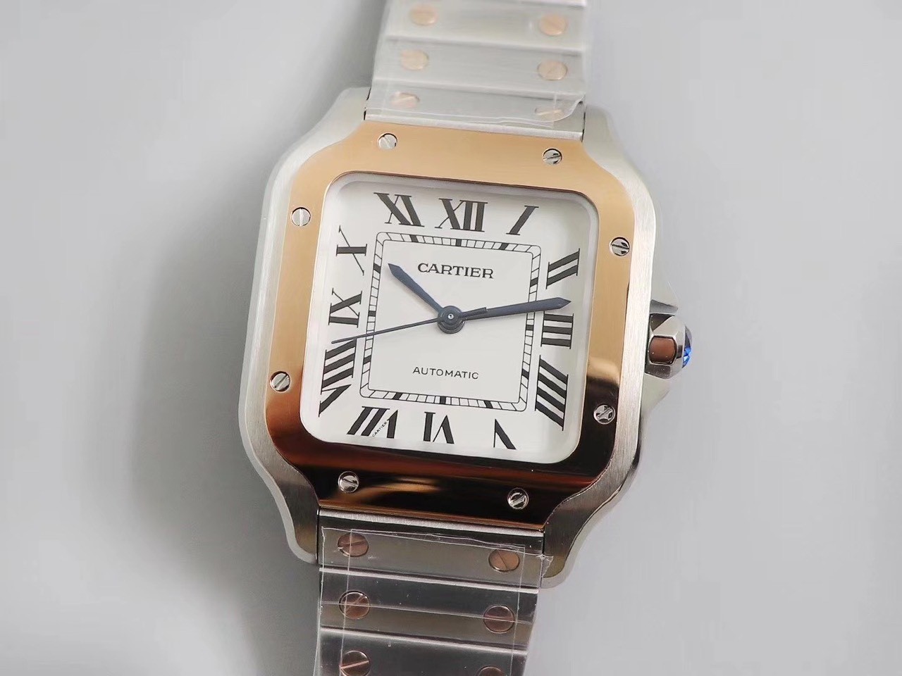 Tính năng đồng hồ Cartier fake liệu có làm ảnh hưởng tới kích thước